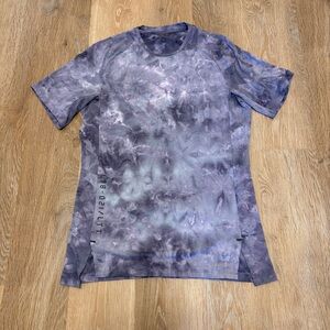 Lululemon License to Train Purple Tie Dye Tee Men’s Small | Performance Stretch